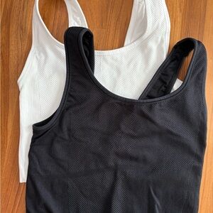 All In Motion Seamless Cropped Tank Tops – Black & White – Size M (Bundle of 2)